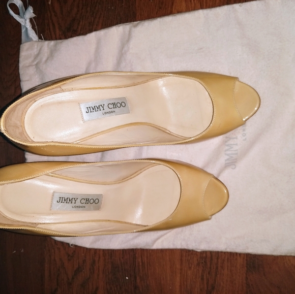 JIMMY CHOO 40 / 10 M RICH TAN PATENT LEATHER WEDGE HEELS ITALY - Picture 4 of 7